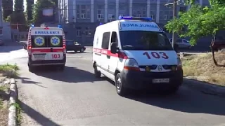 3x Renault Master ambulance responding (Lights/siren)