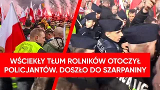 Szarpanina rolników z policją. Mundurowi w kotle protestu. Byli bez szans