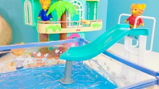 Daniel Tiger FISHER PRICE Loving Family Sweet Streets Beach House Dollhouse Rare Toys Pool