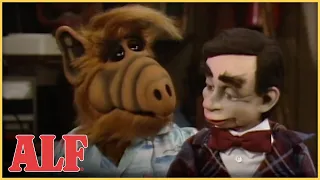 ALF Runs Away With His Dummy | ALF | S2 Ep23 Clip