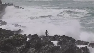 Two surfers smashed on the rocks South Fistral 14 11 2021