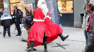 Three Legged SANTA 🎅🏼 PRANK -Julien Magic