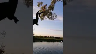 Неудачно прыгнул в воду