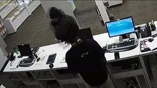 Decatur Sprint store robbed at gunpoint