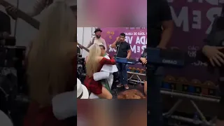 Sacerdote Bailando No es Católico