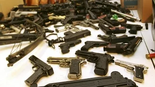 Ex Gang Member From Chicago Claims The Government drops off guns in black neighborhoods