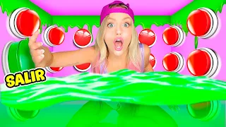 100 BOTONES MISTERIOSOS DE SLIME!!! SOLO 1 PARA ESCAPAR !! 🛑😱 | Katie Angel