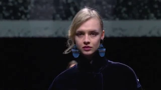 Giorgio Armani Women's Fall Winter 2020-2021 Fashion Show