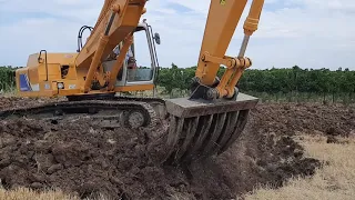 Scasso terreno a Casalbordino Az.Agr. Zinni