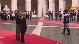 Giorgia Meloni accoglie Zelensky a Palazzo Chigi con gli onori militari