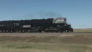 Pacing Union Pacific 3985 thru a RR crossing