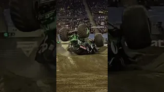 Huge air and BIG crash! #truck #monsterjam #gravedigger #monsterjamfreestyle #youtubeshorts