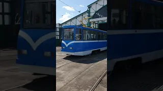 В Николаеве на обкатку вышел обновленный трамвай "КТМ 5"