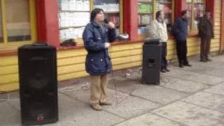 Charlie Busto cantante y evangelista, en lebu. Dios es amor.