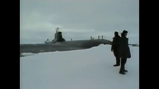 ТК-20 ломает лёд.