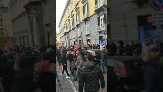 Napoli, ancora proteste contro il lockdown: scontri tra centri sociali e Polizia. #RadioSavana