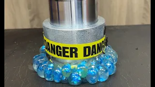 Hydraulic press vs Jelly smashing Foam with 200 tons weight