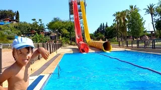 АКВАПАРК в ИСПАНИИ Леон на крутых горках в Aquapark Лето Parque Acúatico Torrevieja Waterpark 2022