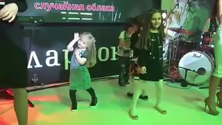 Танцующая дочь Пугачевой и Галкина
