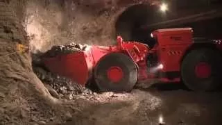 Keeping Mobile Equipment in Underground Mines Safe | La sécurité de l'équipement minier