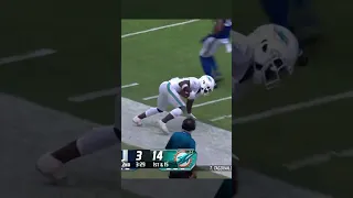 Tyreek Hill almost ran out of his SHOES. 😮‍💨 | Week 5 - Giants vs. Dolphins | #shorts #nfl