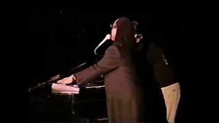 Stevie Wonder Improv about a broken keyboard...genius!