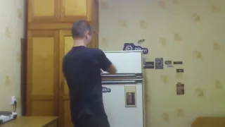 Взорвали петарду в холодильнике (корсар 12 в холодильнике)
