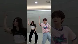 [230611] LEE KNOW (STRAY KIDS) w/ SULLYOON (NMIXX) TIKTOK - S-CLASS CHALLENGE