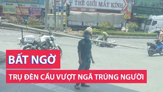 Trụ đèn trên cầu vượt ngã đè trúng người đi xe máy ở quận 12