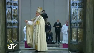 Papa Francesco chiude la Porta Santa e chiude il Giubileo della Misericordia