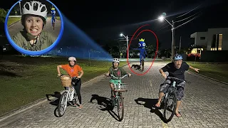 AZUL BABÃO DO ROBLOX ANDANDO de BICICLETA no CONDOMÍNIO AS 3:00 HORAS DA MANHÃ!!!