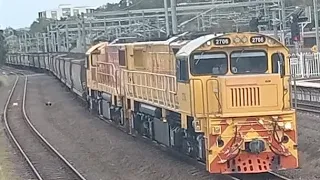 Aurzions 2706/2347D working 9819 at Corinda with a friendly driver