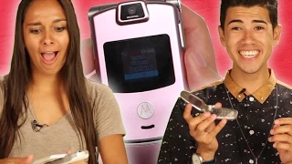 Teens Use Flip Phones For The First Time