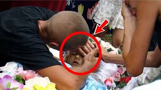 The father interrupted the funeral when he saw something moving in his son's mouth!