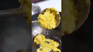 夏叔厨房 西红柿鸡蛋饺子好吃的秘诀，只需要放一个东西！就可以让它不出汤还能爆汁，建议收藏，不知道吃什么馅的饺子就拿走试试，好吃不过饺子，不重样，我孩子一口能吃30个！#饺子 #美食 #快手有名厨