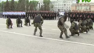 На площади Куйбышева состоялось показательное выступление бойцов спецназа