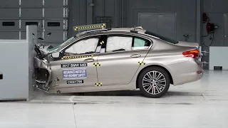 2017 BMW 5 series driver-side small overlap IIHS crash test