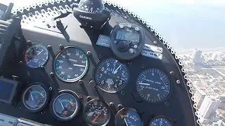 Pilotos demonstra como e Seguro o vôo do giro H2 HUMMINGBIRD sobre praia