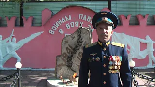 Российский офицер поздравил кыргызстанцев с Днем Победы на кыргызском