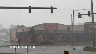 El huracán Idalia desata su furia sobre Florida tras tocar tierra como tormenta de categoría 3