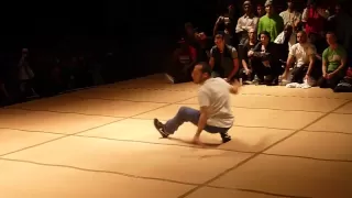 solo b-boy ROBIN vs LILOU uk bboy championship 2010.mp4