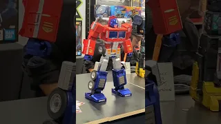 NYCC 2022 | Robosen Optimus Prime Transformer | Hadouken + Push Ups New York Comic Con