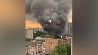 Огонь охватил 4 тысячи квадратных метров. Крупный пожар на складе в Москве