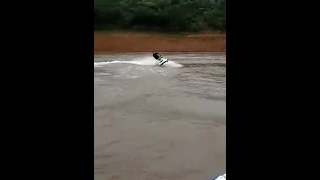 Jet ski sea doo gti 130 na represa de Nazaré paulista manobras e jatadas