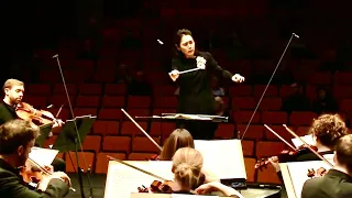 Han-Na Chang conducts Mozart 40