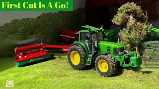TRYING TO BEAT THE RAIN, First Cut Silage Is A Go! - The Big 1/32 Model Farm Diorama Day 95!