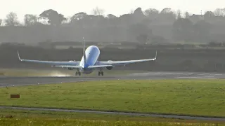 Fantastic SHORT-TAKEOFF KLM 737-800 C-West runway 25 (Intersection) Takeoff Newcastle Airport