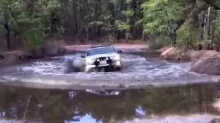 Jeep Grand Cherokee 5.7 Hemi deep water crossing off road 4x4
