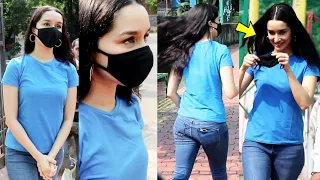 Kitni awesome hai yaar!😍 Shradha Kapoor enters Turf in Juhu wearing Casual Jeans & tshirt