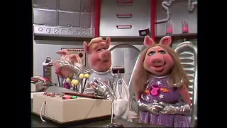The Muppet Show - 222: Teresa Brewer - Pigs in Space: Out of Swill (1978)